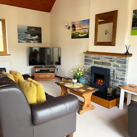 Holiday home The Nineteenth, Oakridge St Mellion, Free Golf/spa *